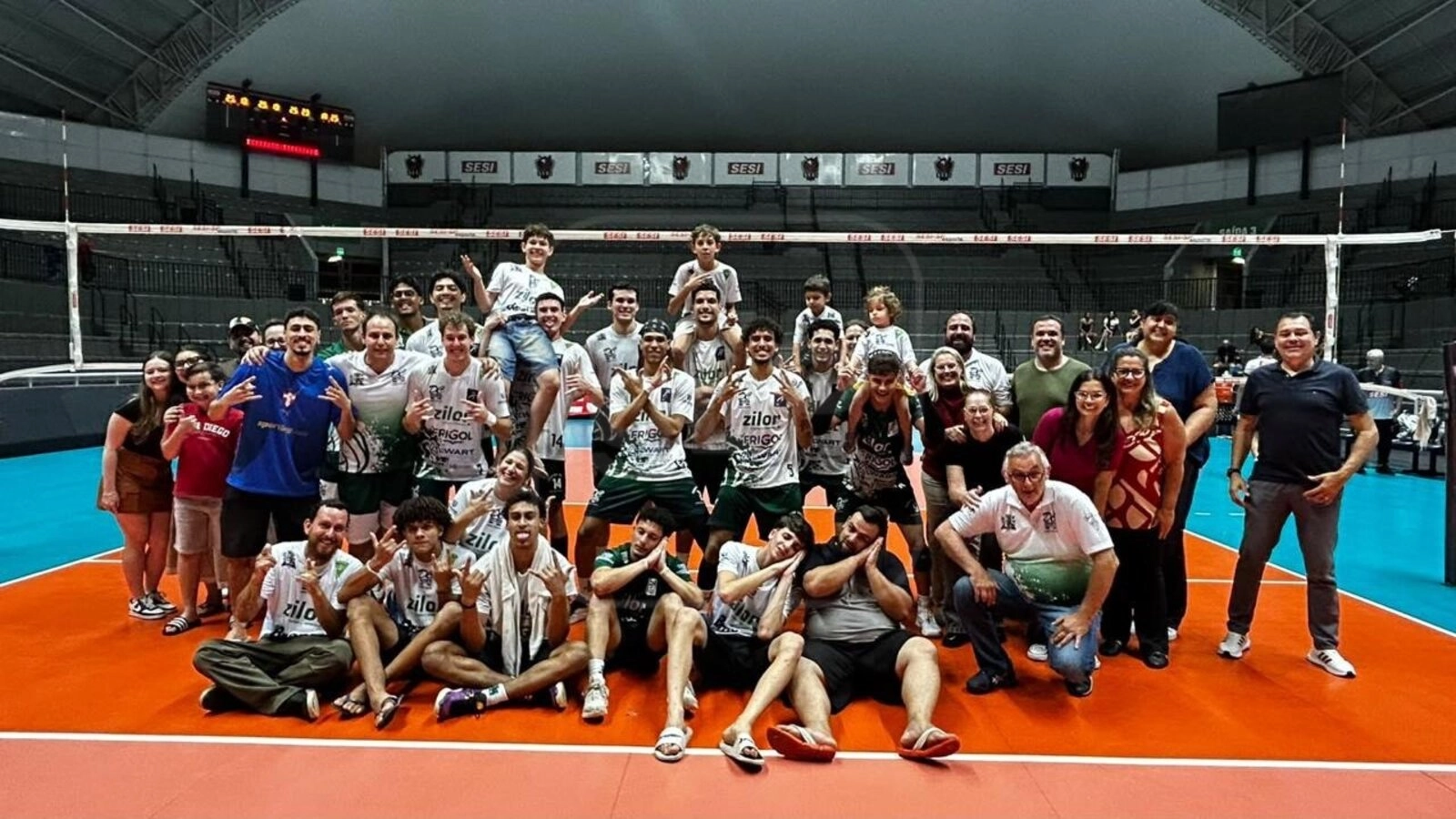 Vôlei masculino de Lençóis vai à final estadual da 1ª Divisão