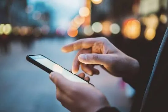 Celular virou a principal fonte de notícias em Lençóis Paulista