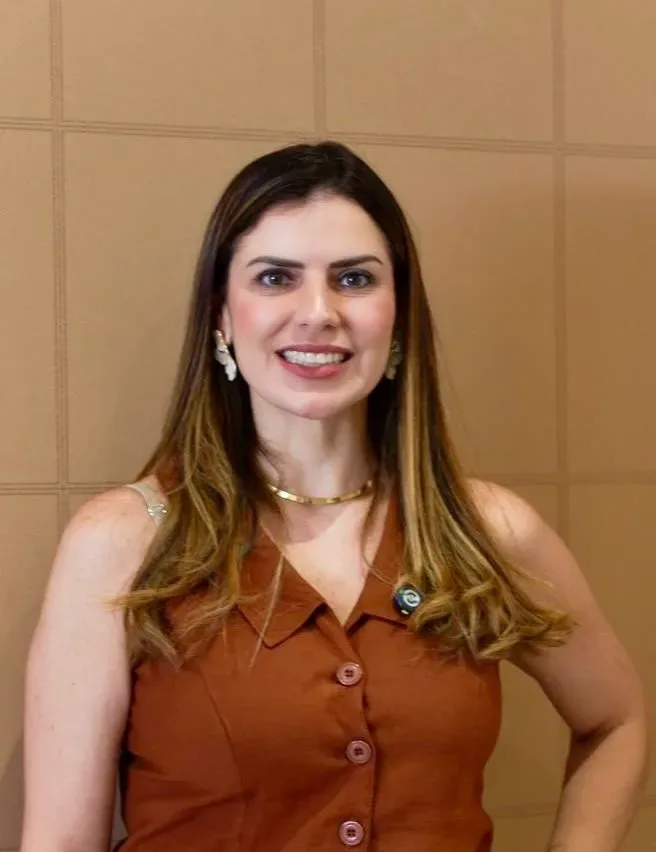 Elizandra Paccola Moretto de Almeida