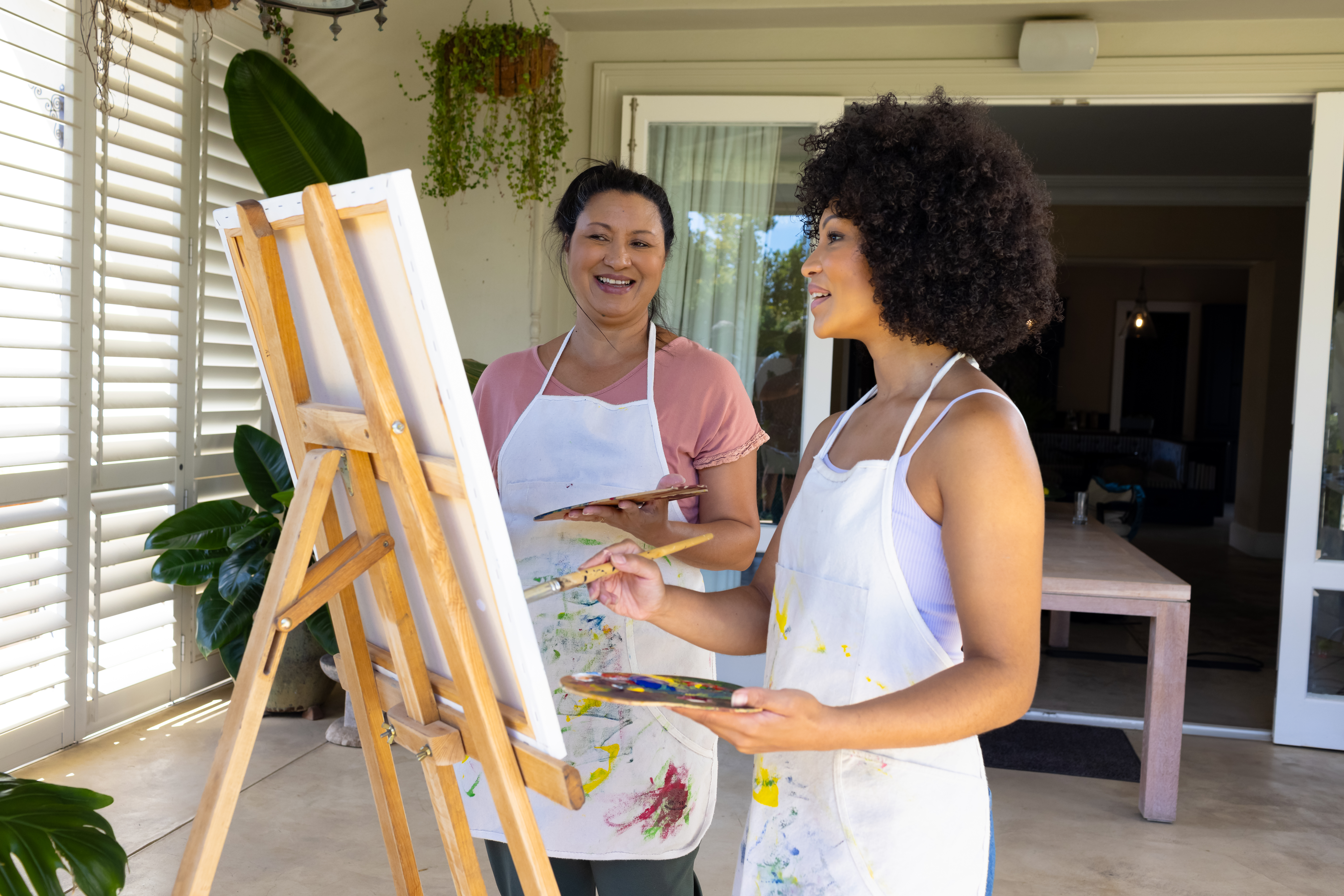 Curso gratuito de Pintura Orgânica abre vagas exclusivas para mulheres em Lençóis Paulista