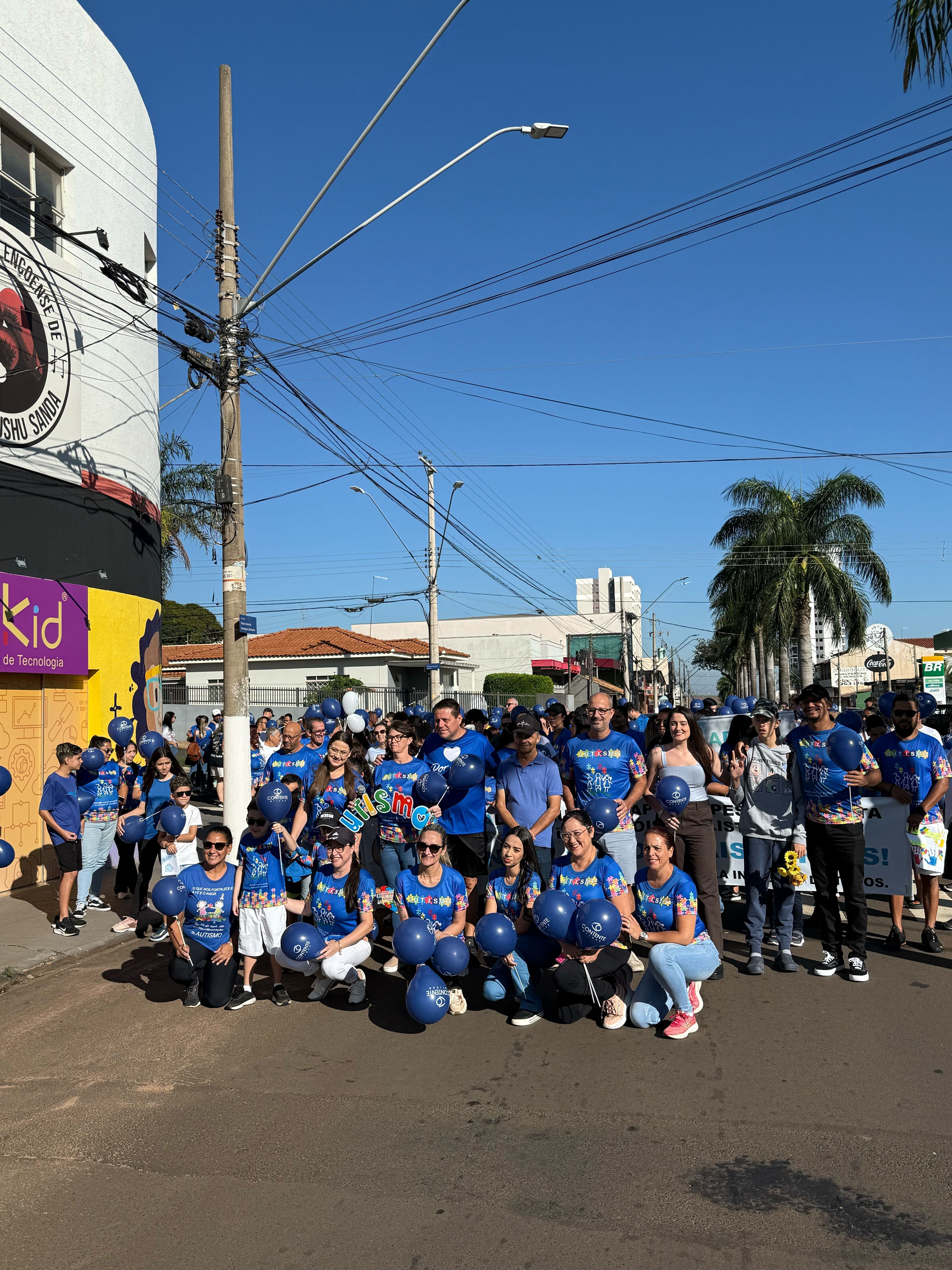 Caminhada pela Conscientização do Autismo reúne famílias e reforça a importância da inclusão